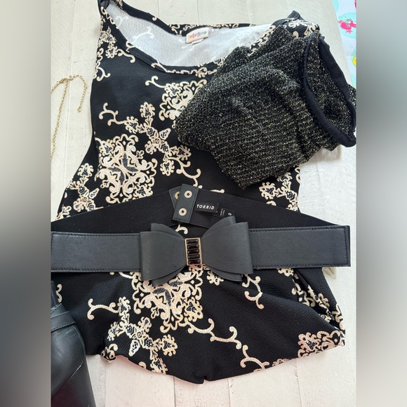 LulaRoe Nicole Elegant Collection with Matching Tights, jewelry, & belt - Picture 13 of 16